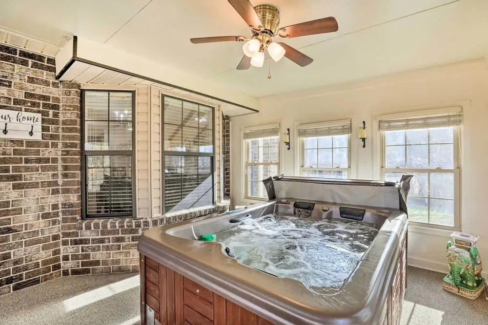 Lakeside Happiness: Home on Lake Moultrie!