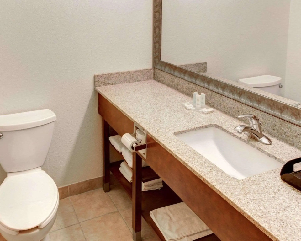Comfort Inn & Suites North Greenfield