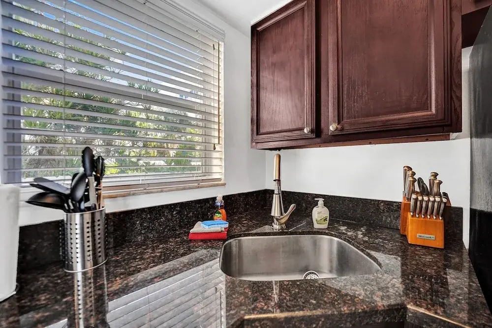 Waves On Desoto Rental Unit With Pool