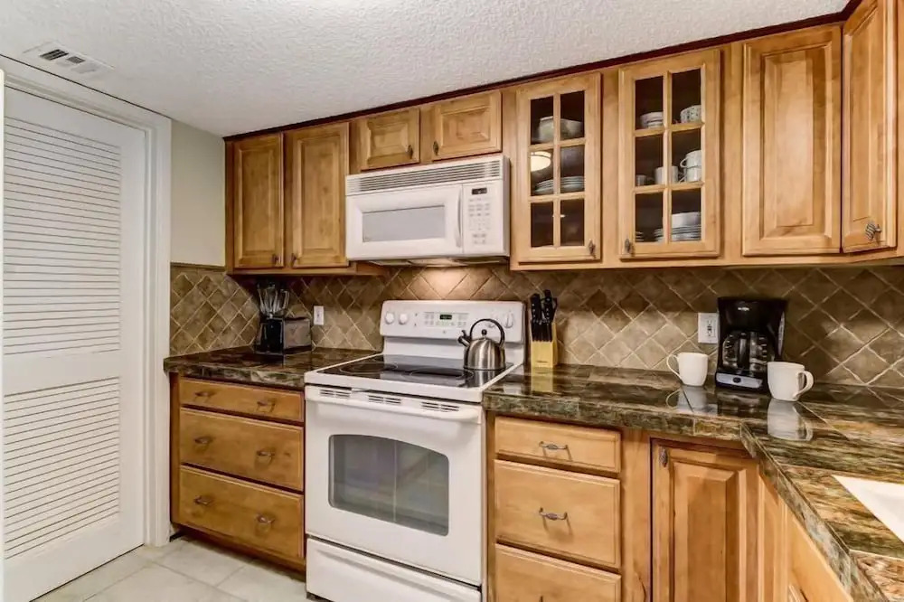 2126 Beachwood