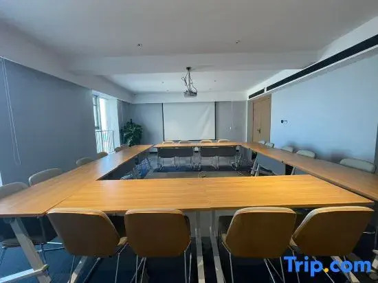 Yihao Hotel (Urumqi Toutunhe Tianhengji Branch)