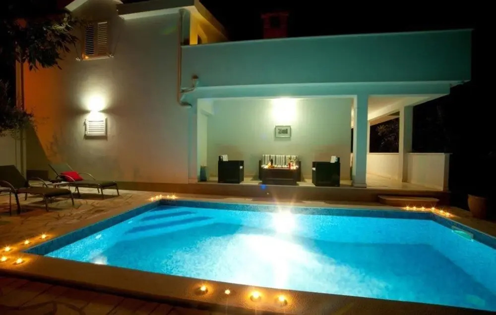 Stunning Home in Okrug Gornji With 4 Bedrooms, Wifi and Outdoor Swimming Pool