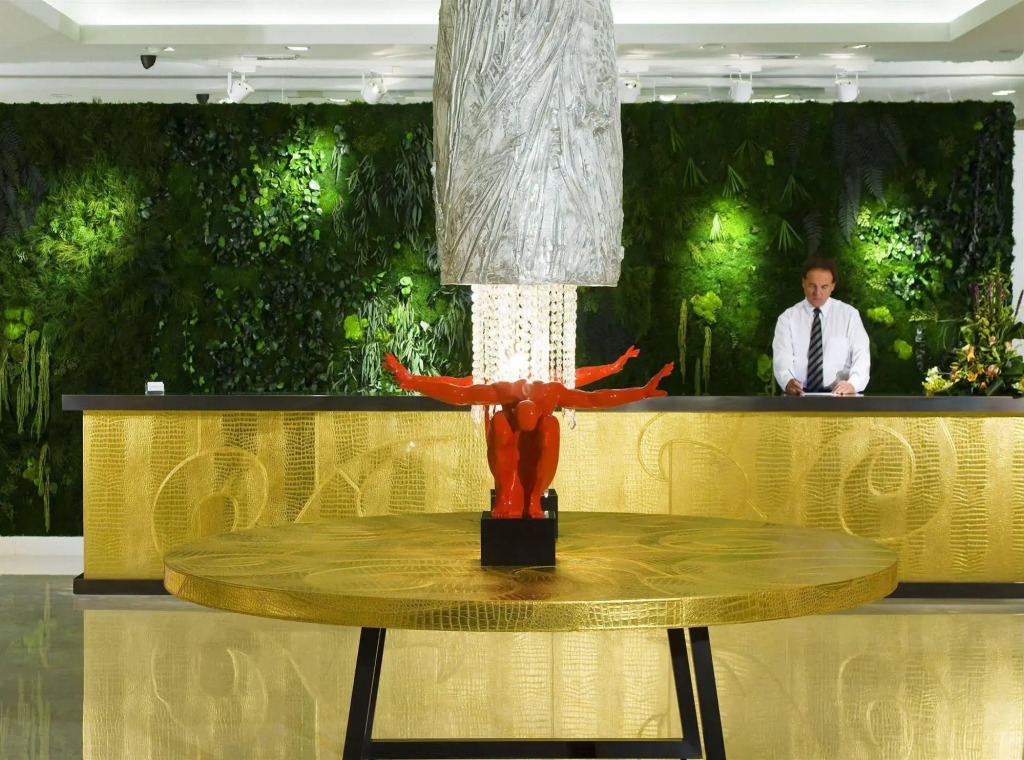 Diamond Deluxe Hotel