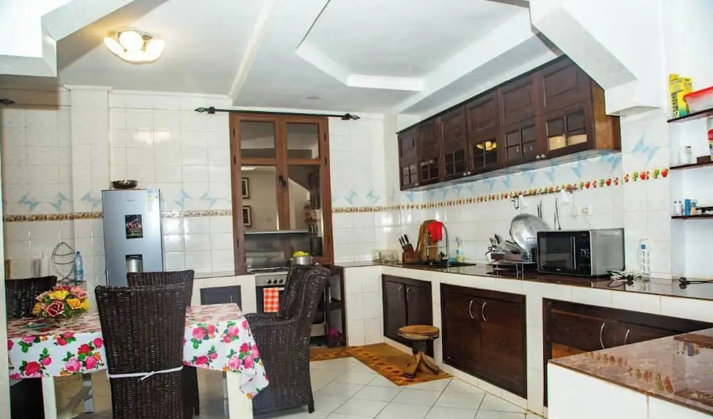 Maison Blanche Biteng