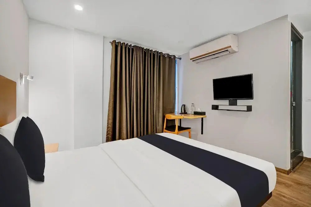 Hotel Woodland Suites Near Delhi Airport