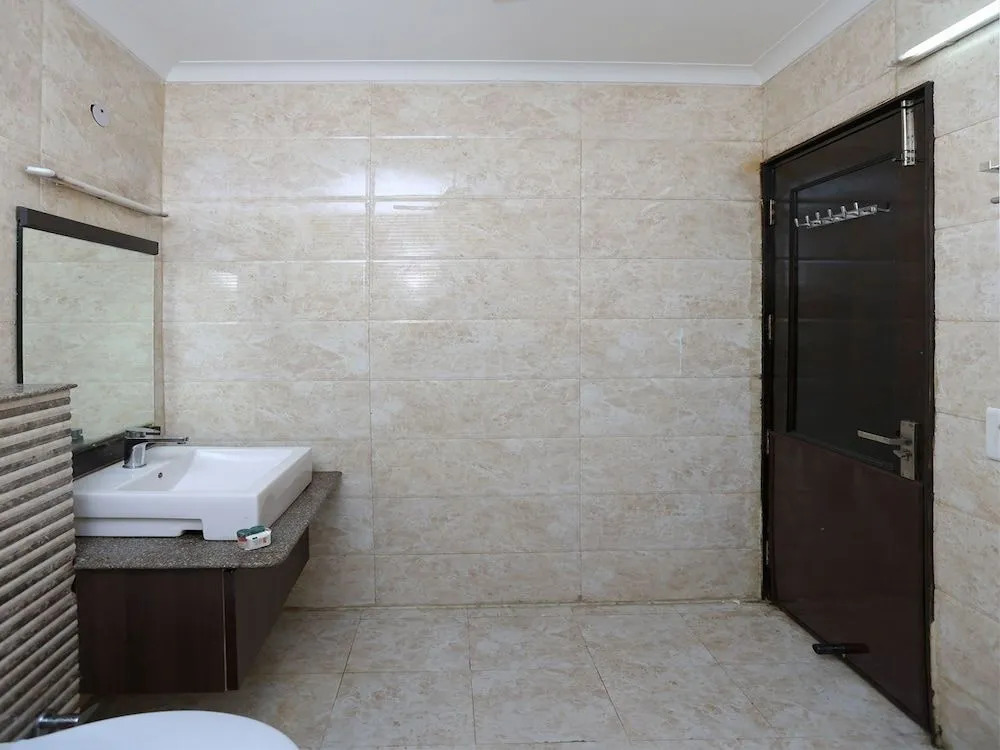 Go Rooms By OYO Rooms
