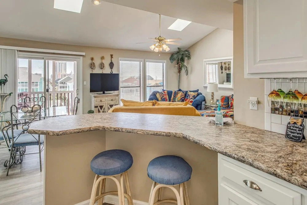 Walk to Beach! North Myrtle Beach Condo w/ Balcony