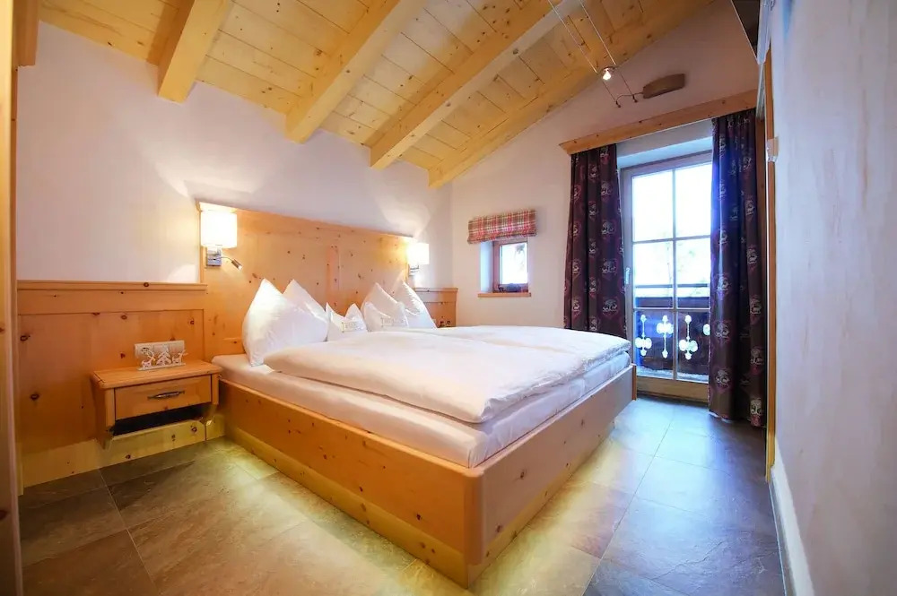 Wallegg Lodge - Alpine Premium Chalet - Ski In-Ski Out - Real Alpine Location Saalbach