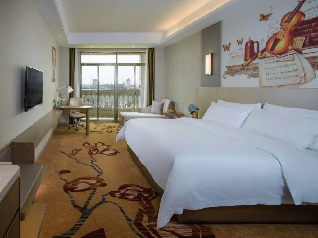Vienna International Hotel (Haikou Old Town High-speed Railway Station)