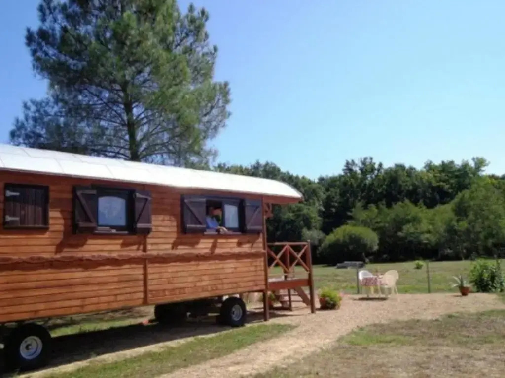 Gîte Saint-Julien-en-Born, 1 pièce, 2 personnes - FR-1-360-465