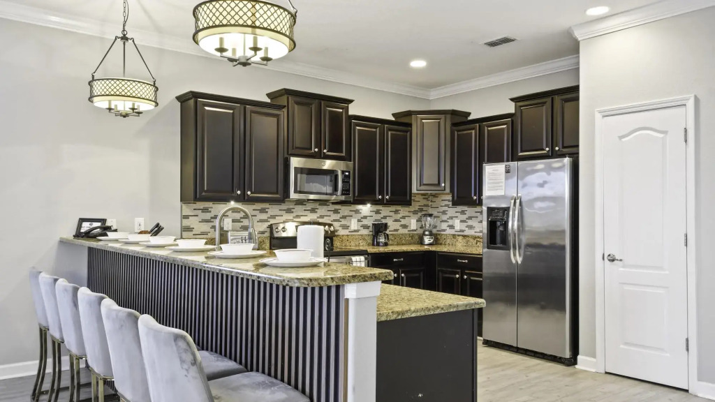 8BR Family Home South Pool No Rear Neighbor