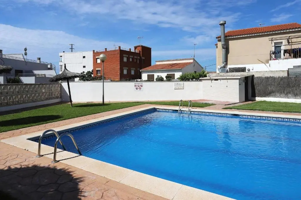 AT131 Aire acondicionado, comunidad con piscina, playa a 800m