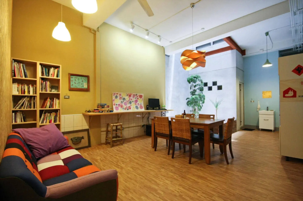 Center.Center Hostel