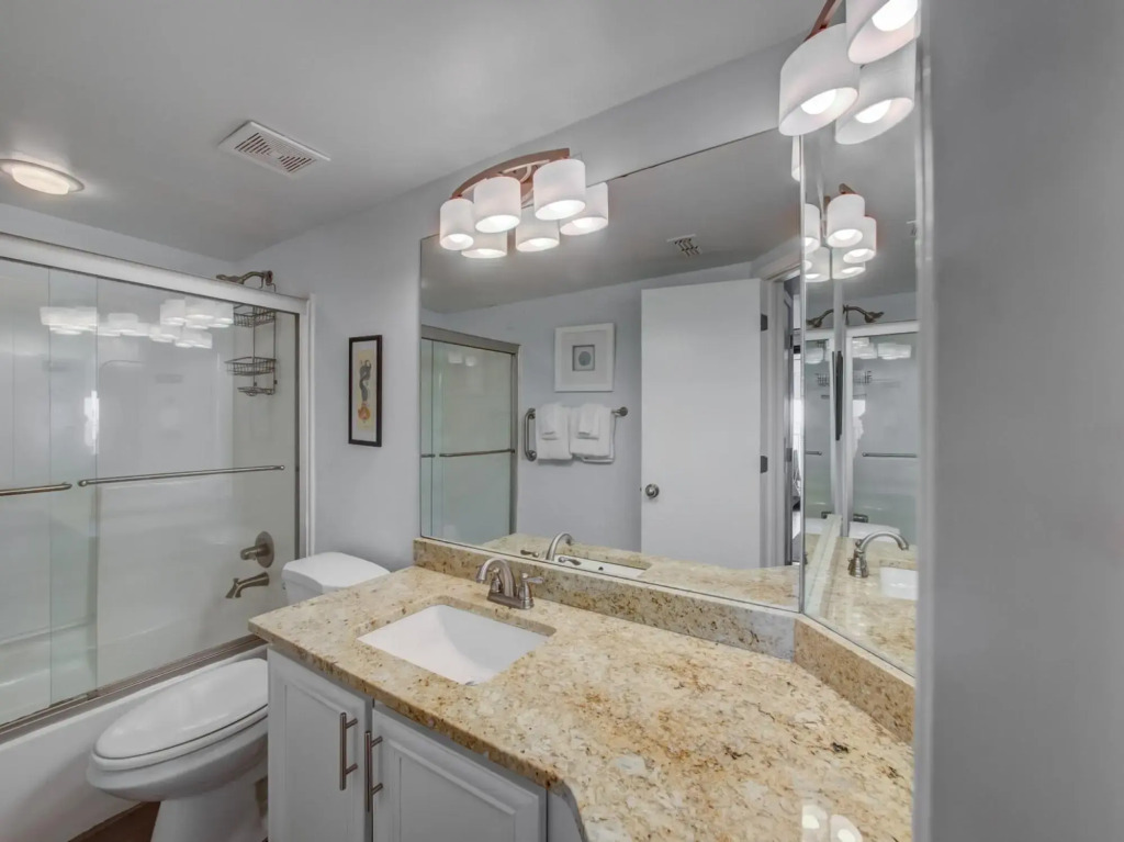 Gorgeous Penthouse 3 Bedroom Condo - Beach Front in Orange Beach