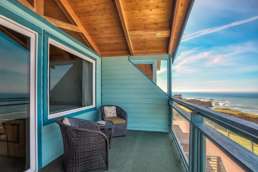 Inn of the Lost Coast