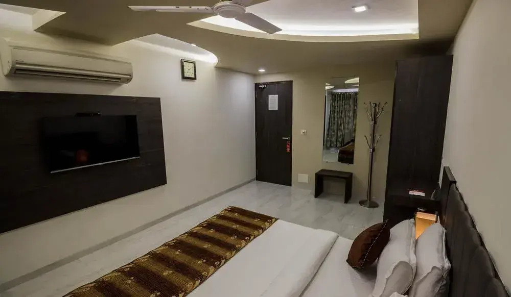 OYO Rooms High Court SG Highway