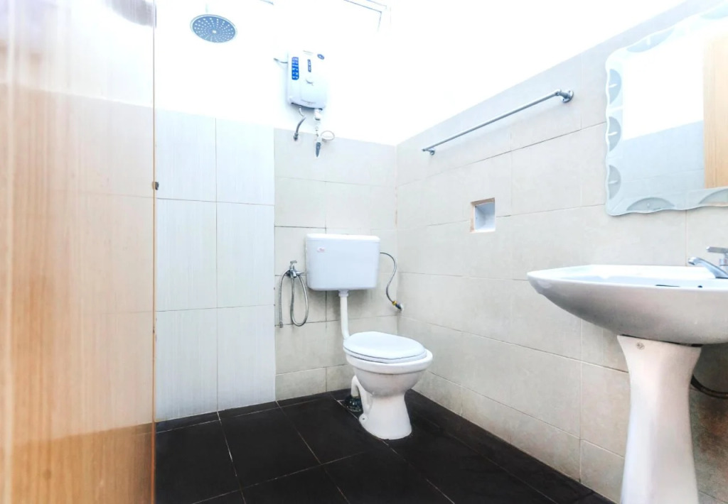 OYO 703 Myra Hotel