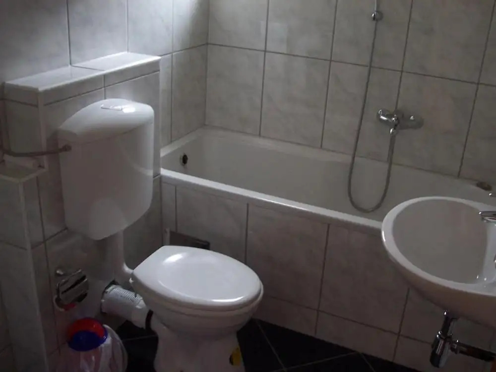 SUBTUB Hostel Makarska