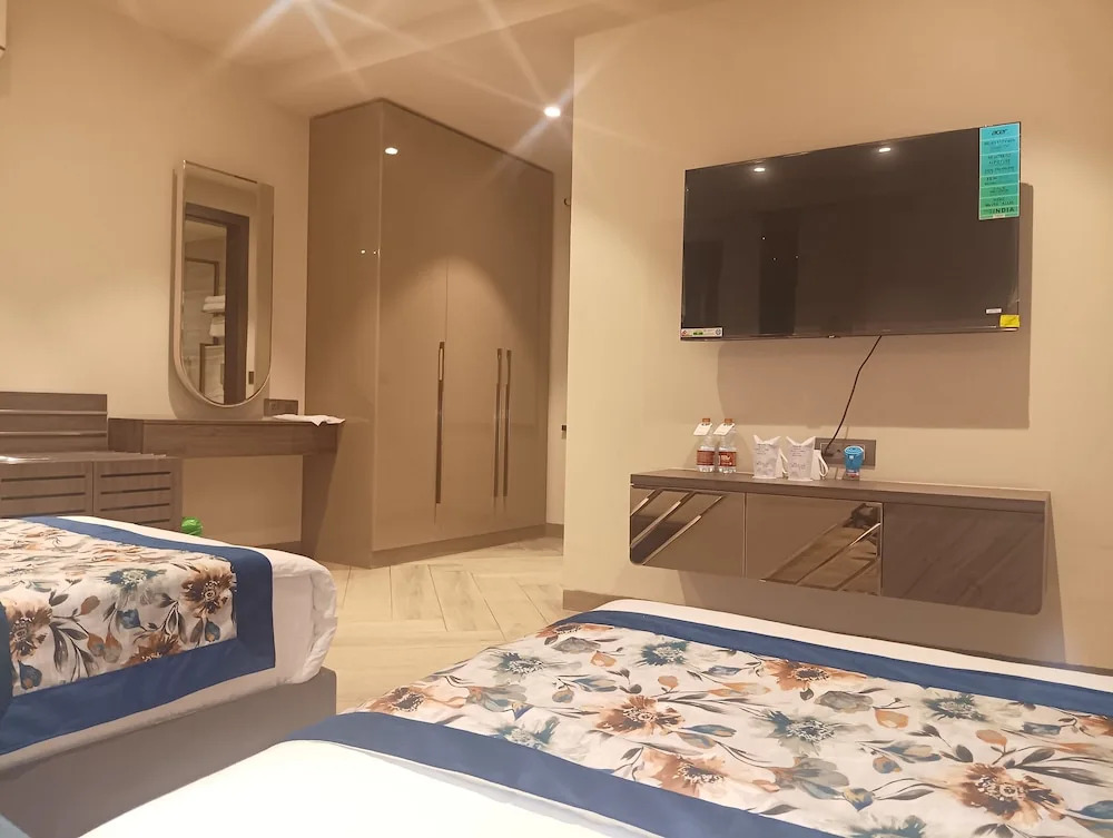 Qotel Signature Coleman Janakpuri Near District Centre & Pacific Mall