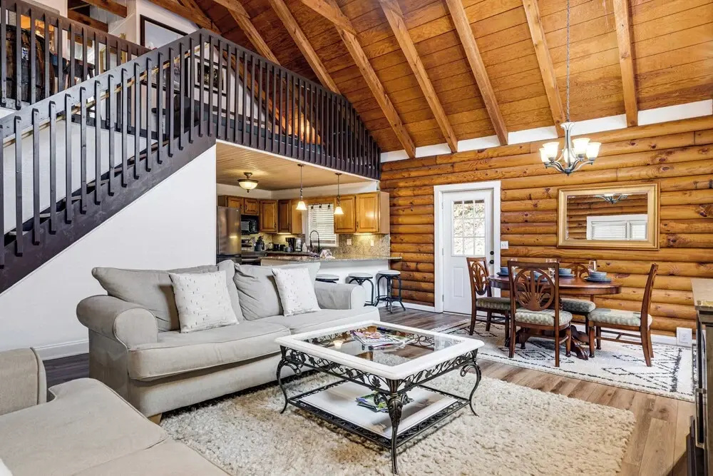 Artful Craftsman by Avantstay Sleeps 12 Hot Tub, Firepit, and Pond Gatlinburg + National Parks