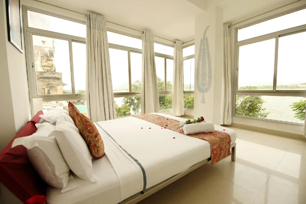 Hotel Casa by the lake