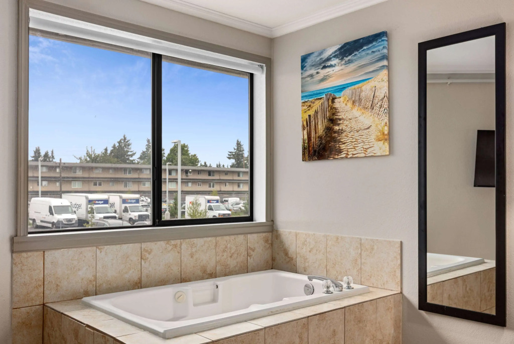Days Inn by Wyndham Lakewood South Tacoma