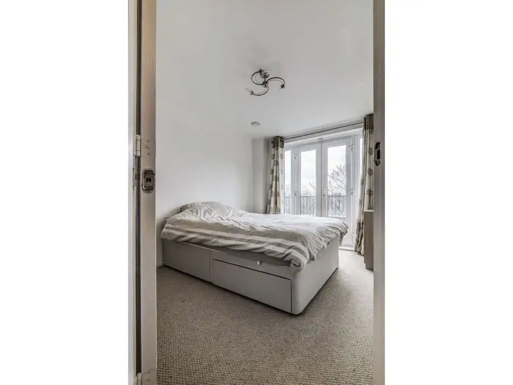 Clean, Bright 2BR Manchester Flat for 4