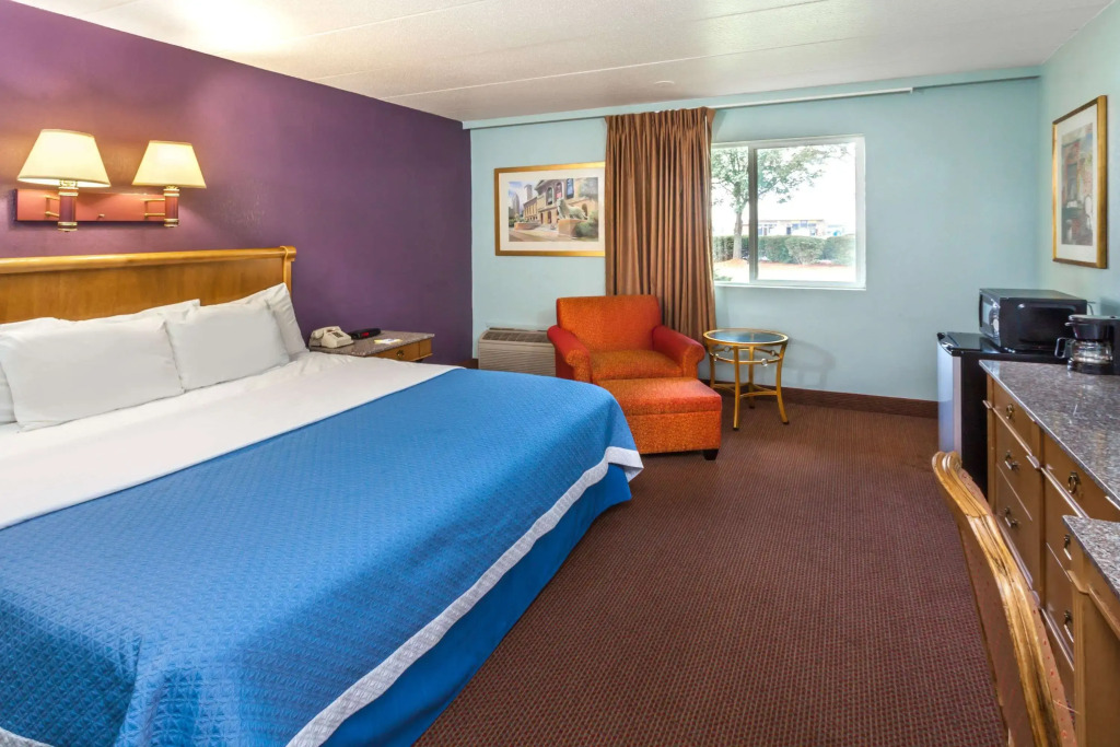 Days Inn by Wyndham Portage Indiana Dunes National Park