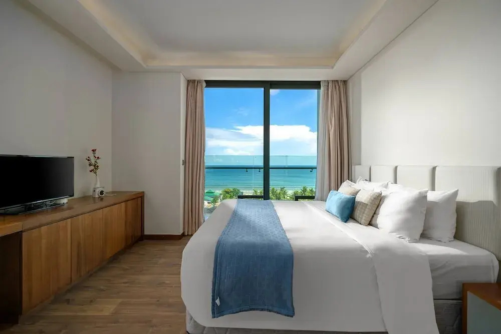 Exclusive 120sqm 2bdr Corner Suite Rooftop Pool