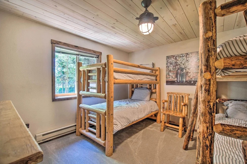 Beautiful Mccall Cabin: Perfect for Families!