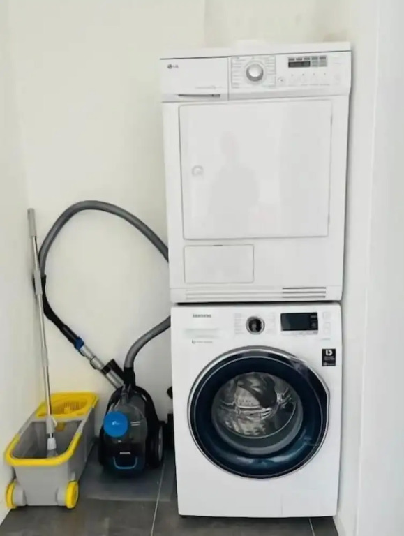 Large 1 bedroom with Terrace & Parking