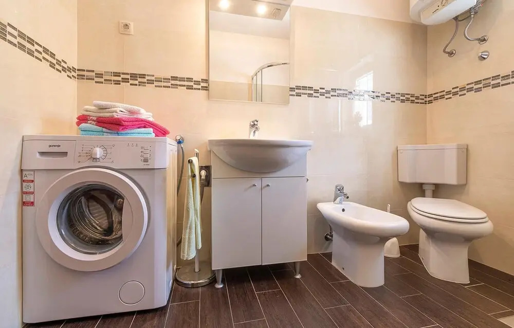 Amazing Apartment in Koromacno With 2 Bedrooms and Wifi