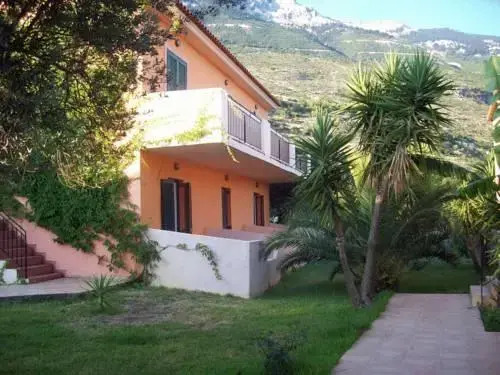 Lovides Village
