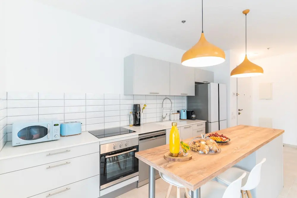 MAMAD - Sunlit Urban Escape with Balcony by Sea N Rent