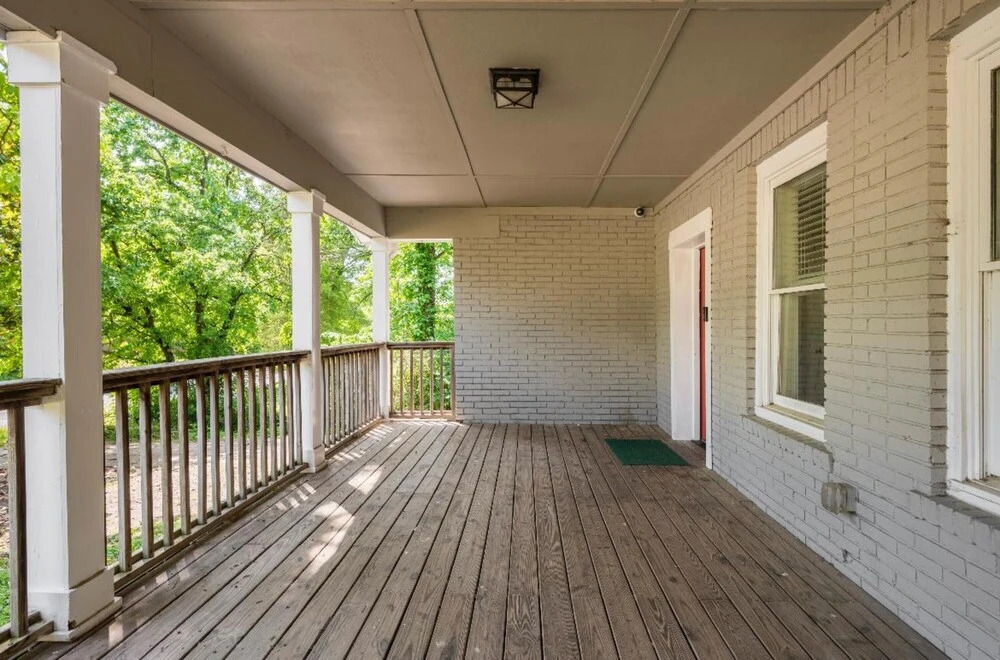 Charming Fully-renovated Bungalow