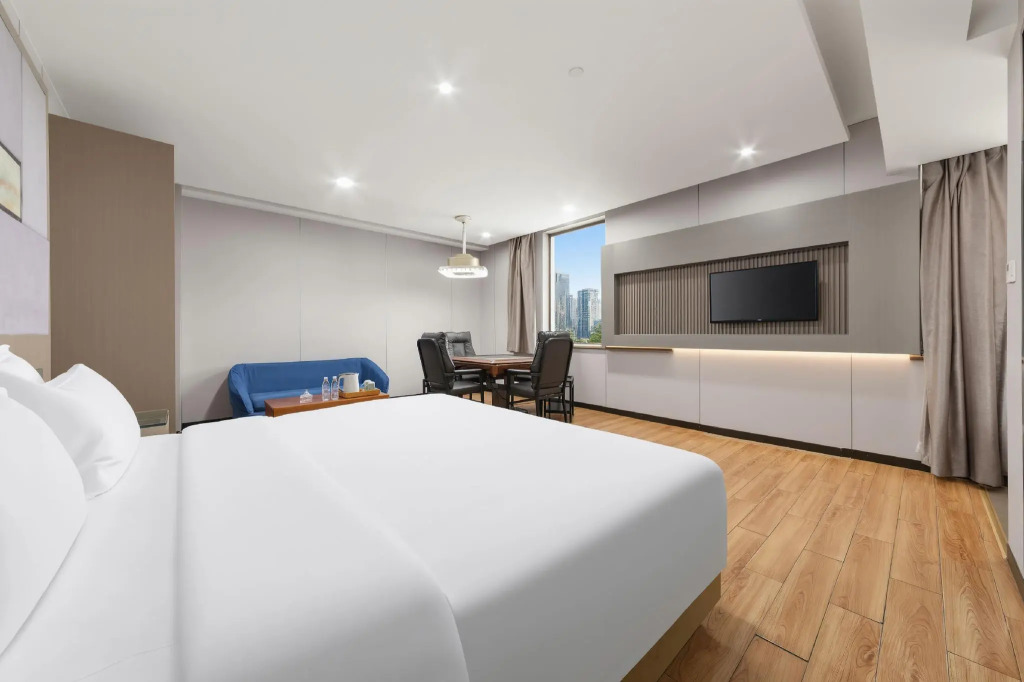 Lavande Hotel Wuhan Wujiashan 5th Ring Sports Center