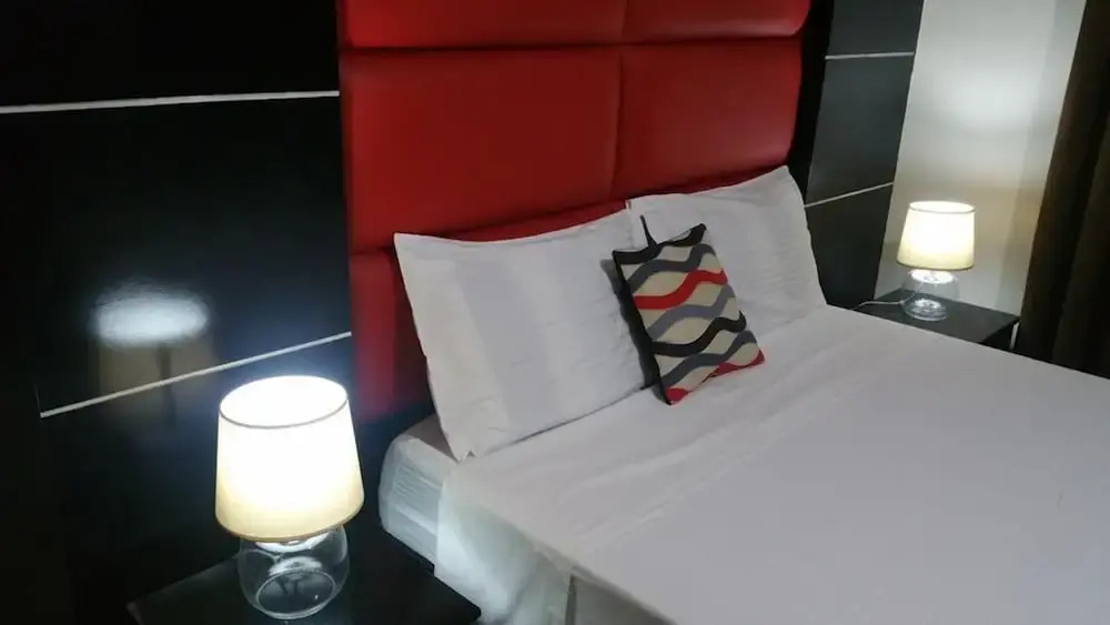 Luxury Suites E