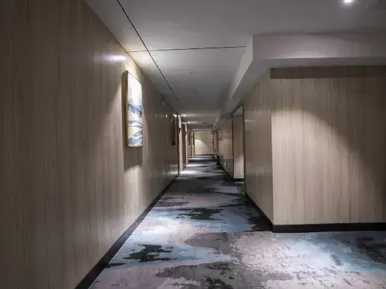 H Hotels (Xingyi Jichang Avenue)