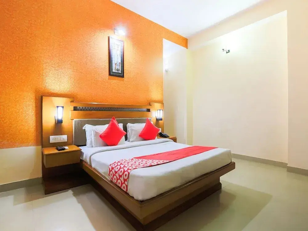 OYO 15782 Hotel Royal Residency