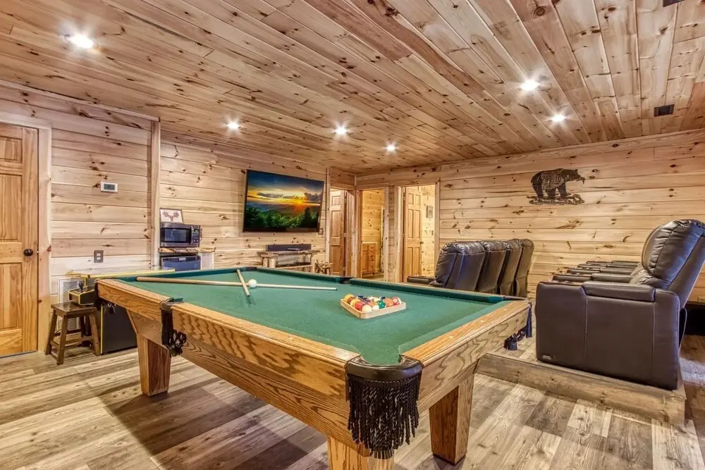 Cub Path Lodge - Luxurious 5/5 With Theatre Room And Mountain Views! 5 Bedroom Cabin by RedAwning