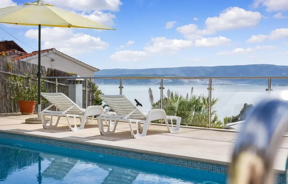 Beautiful Home in Lokva Rogoznica With Wifi and 4 Bedrooms