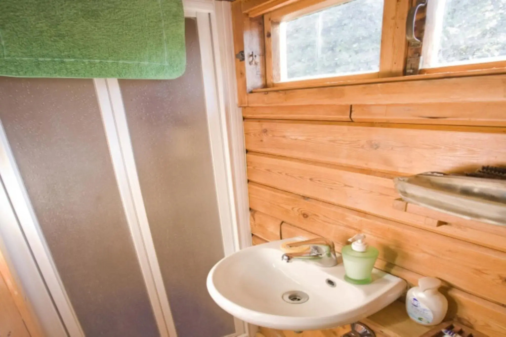 Seccione Chalet 1 Finnish pine cottage with outdoor area overlooking the sea-CHALET SECCIONE 1