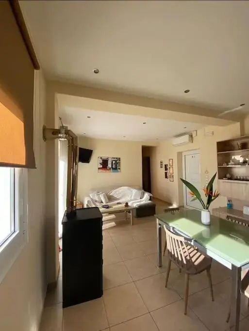 Koundouros Home