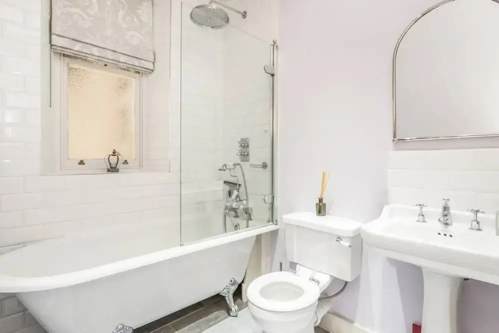 Putney riverside pad, perfect base for Wimbledon