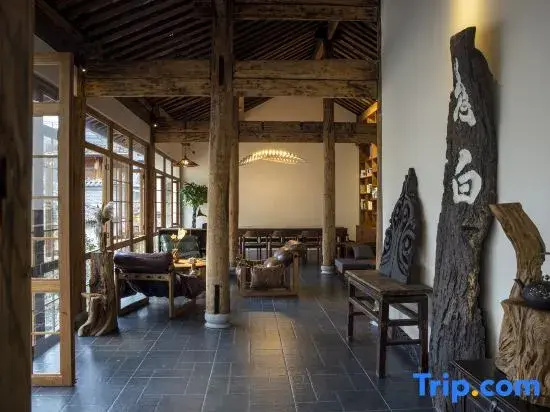 Luobai Homestay (Heshun Ancient Town)