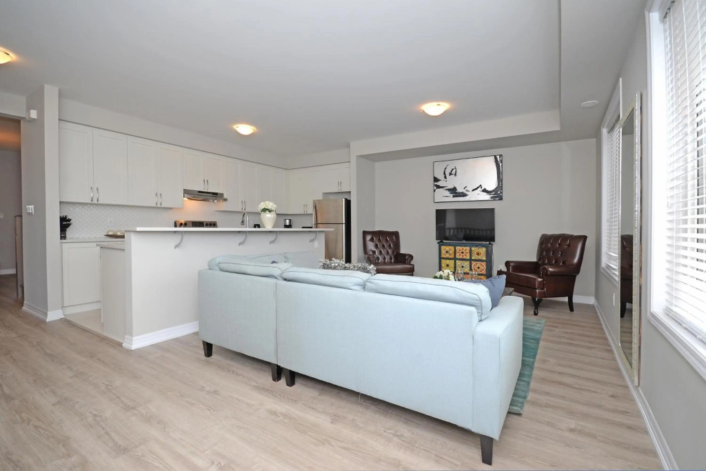 Royal Stays Townhome Collection - 3 Bedroom Townhome in Oakville