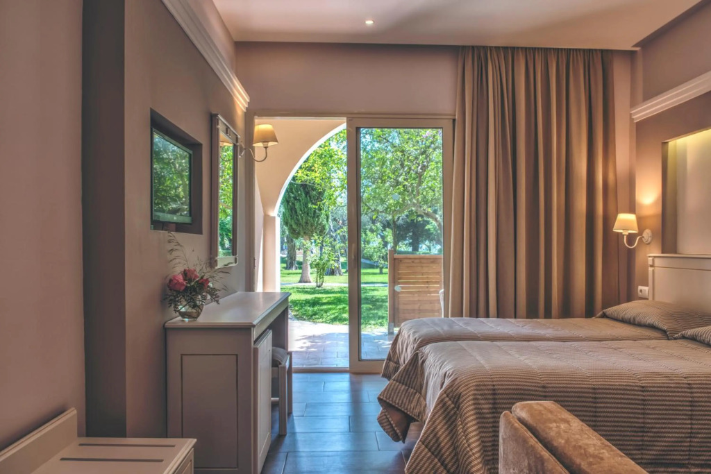 Delfinia Hotel