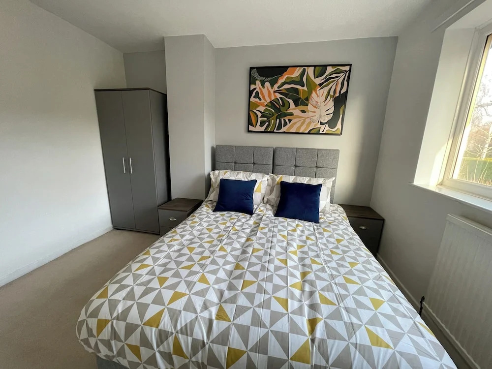 Bright & Airy 3BR Home with Parking