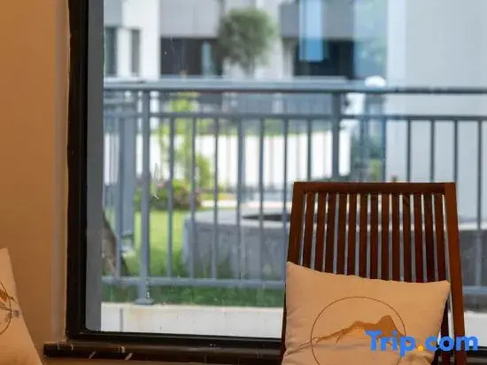 Shennong Huayu Hot Spring Homestay with Sky Garden.