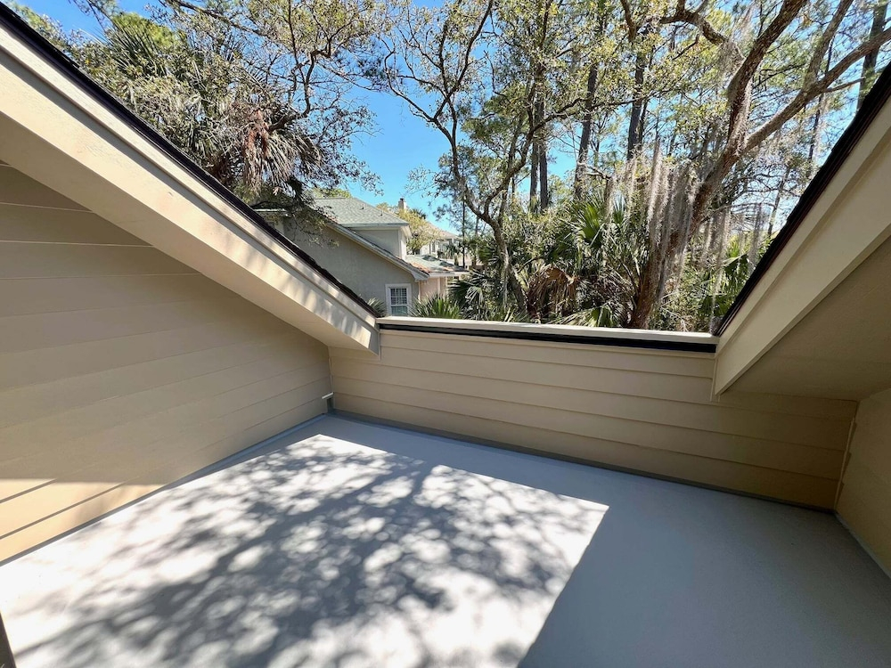 2975 Deer Point Dr